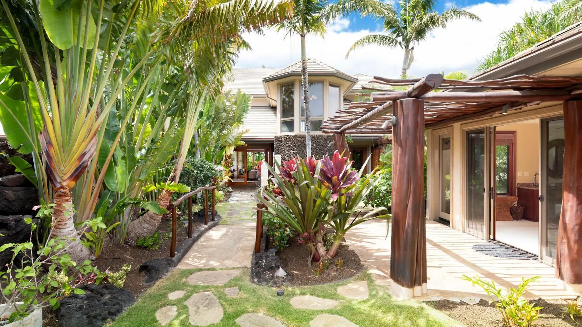別荘 One Ocean Ohana Expansive Views Exclusive Oceanfront Grotto Pool Plus Private Pool Spa ワイコロアビレッジ 米国